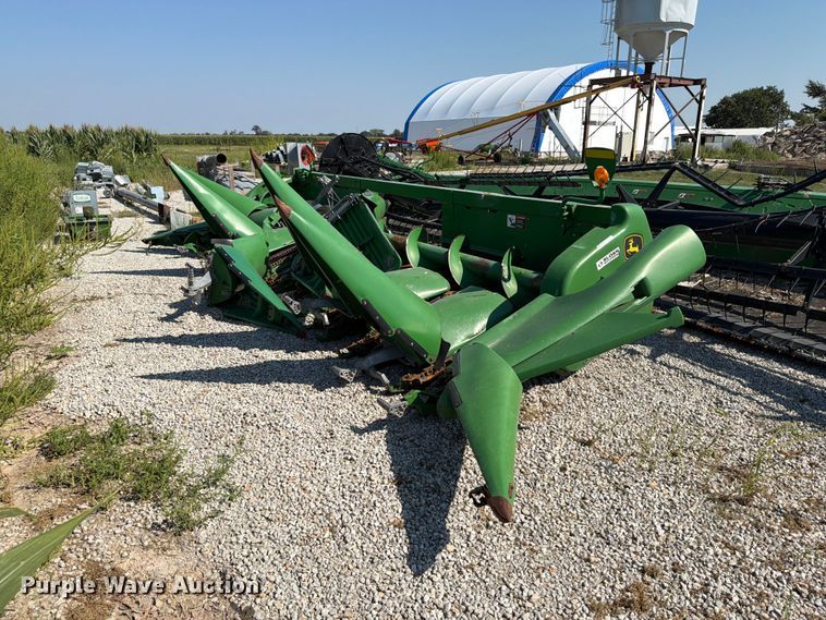 2012 John Deere 608C corn head - YA4765