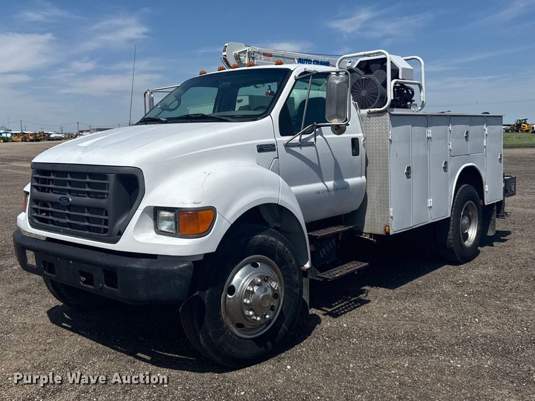 2000 Ford F650 Super Duty utility / service truck - DY3285