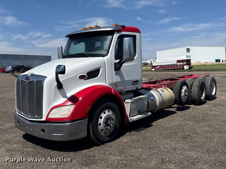 2016 Peterbilt 579 truck cab and chassis - DY3287