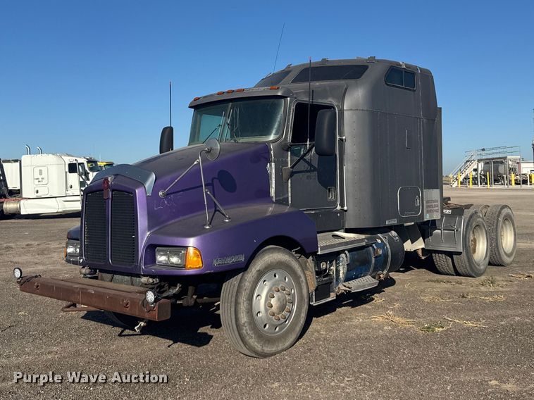 1998 Kenworth T600 semi truck - DY3296