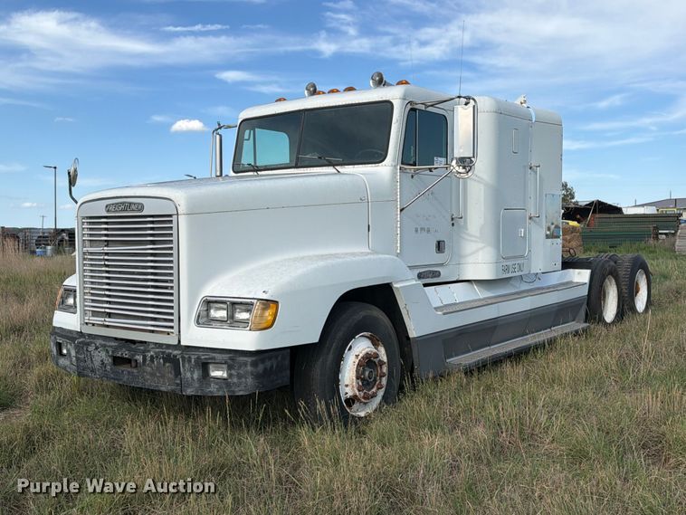 1995 Freightliner FLD semi truck - ED0184