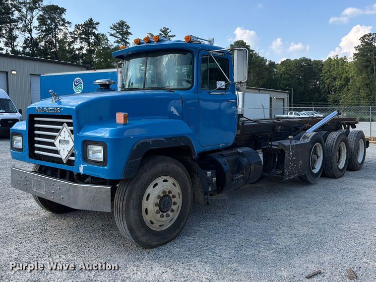 2000 Mack RD roll-off container truck - EF1362