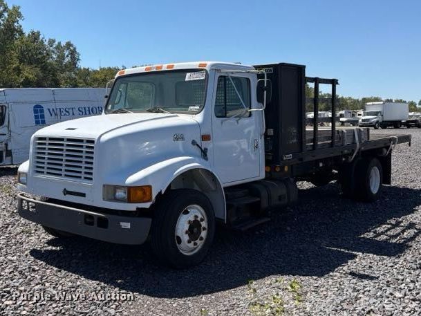 2000 International 4700 flatbed truck - EO4637