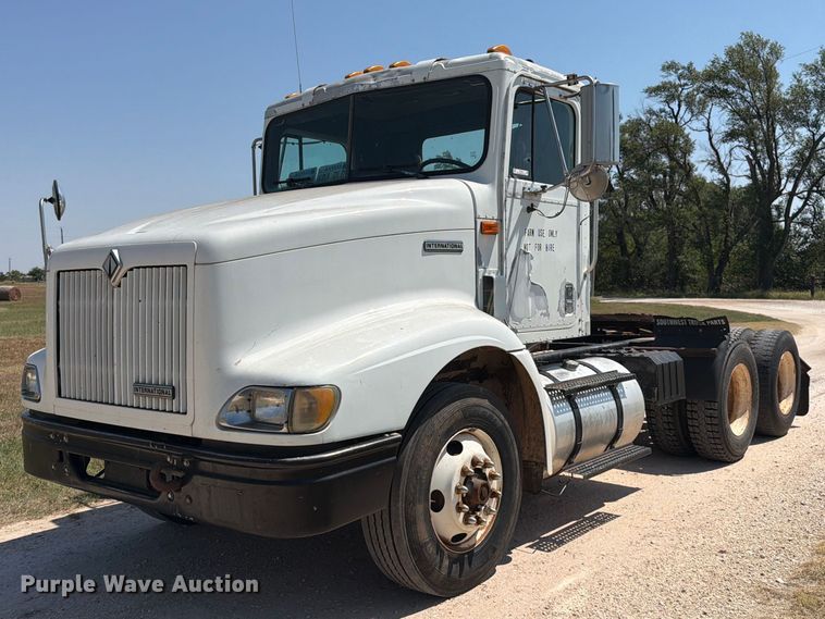 1999 International 9100 semi truck - EP7555