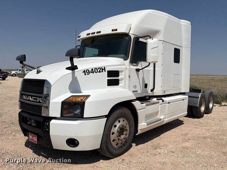 2019 Mack Anthem semi truck - EW8648