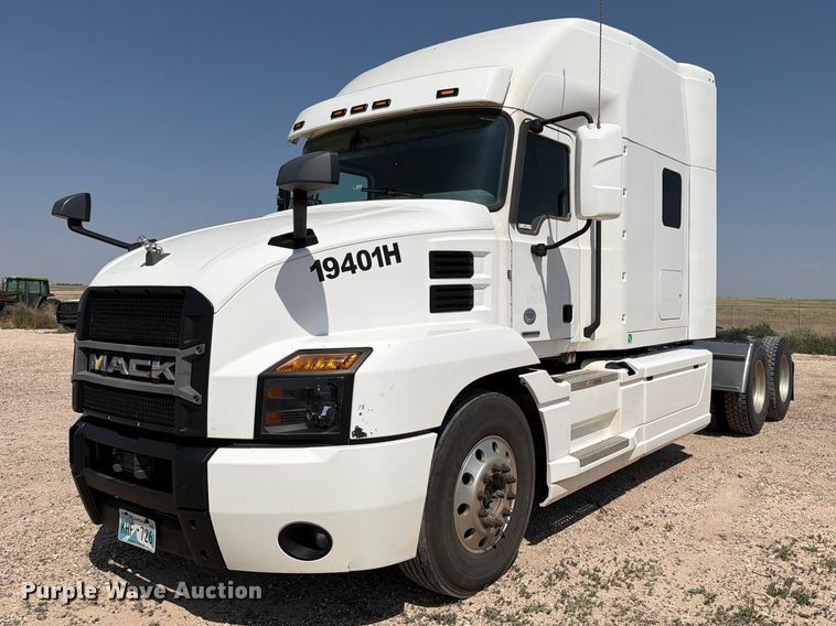 2019 Mack Anthem semi truck - EW8649