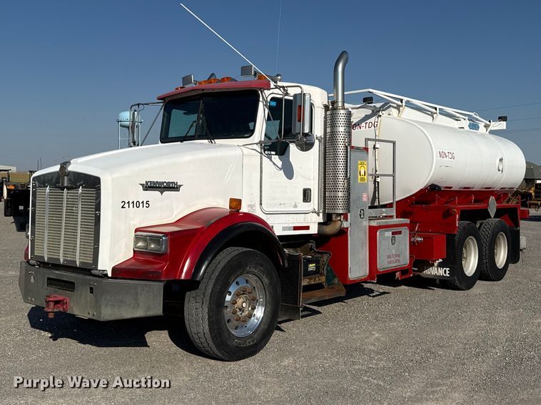2000 Kenworth T800 water truck - EW8793