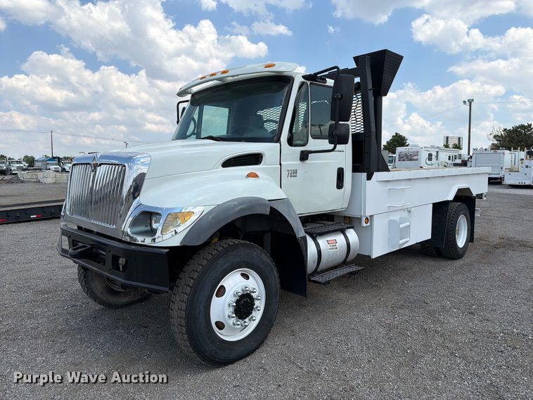 2006 International WorkStar 7300 flatbed truck - FB5104
