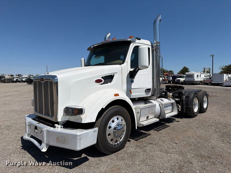 2015 Peterbilt 567 semi truck - FB5116