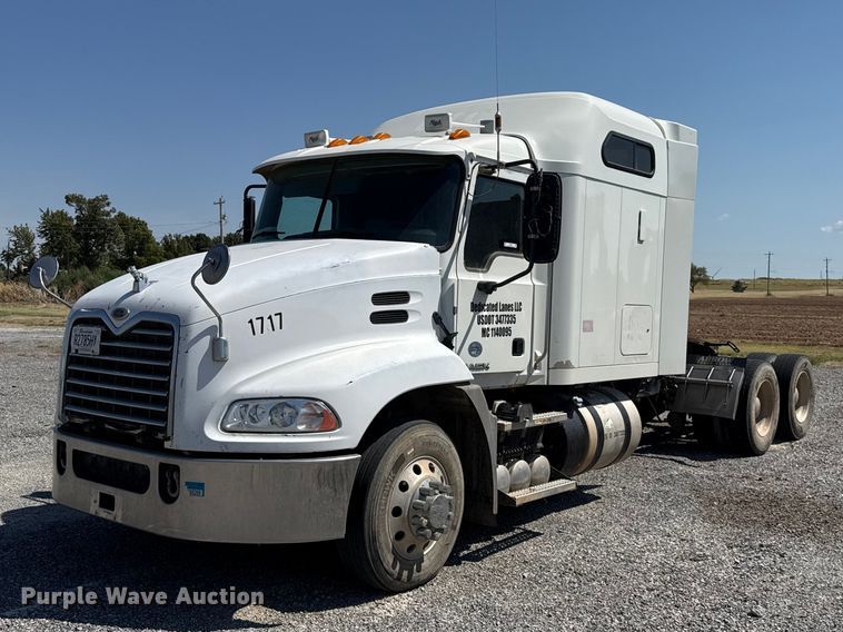 2018 Mack CXU613 semi truck - FC4249