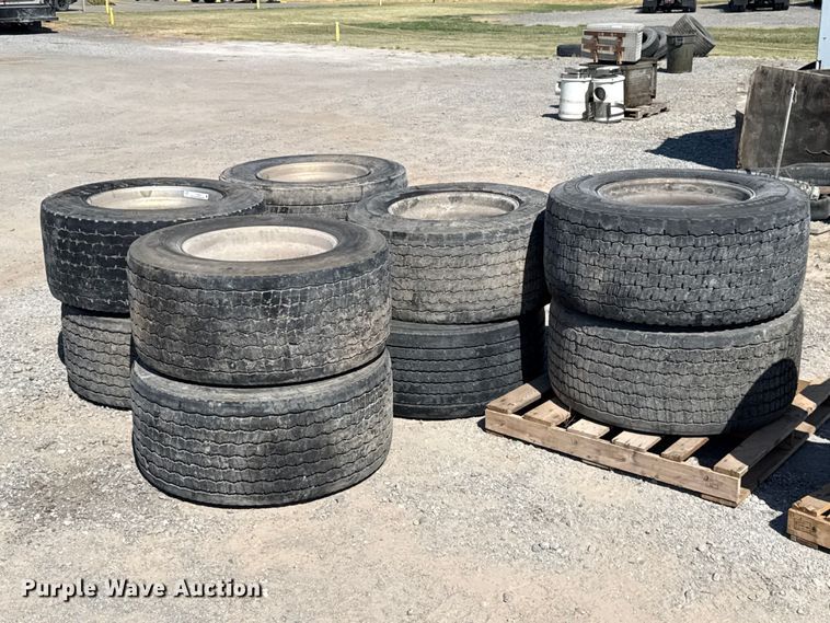 (10) Michelin 445/50R22.5 tires and wheels - FC4253