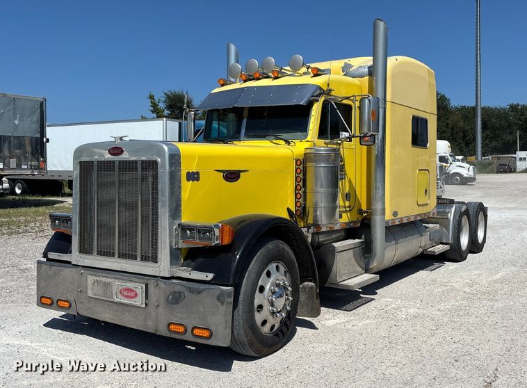 2003 Peterbilt 379 semi truck - FG0598