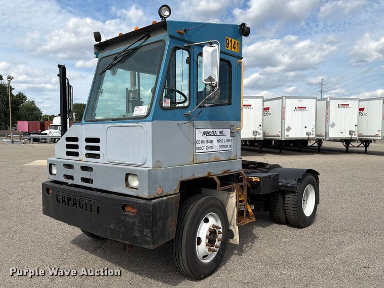 2010 Capacity Trucks yard truck - FG3003