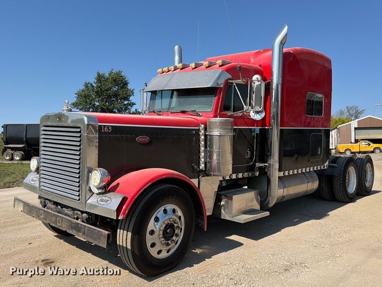 2004 Peterbilt 379 semi truck - FK3401
