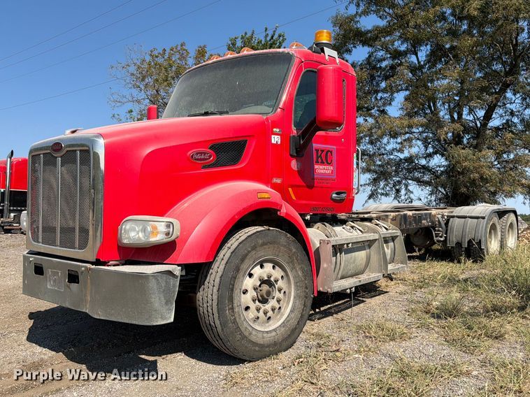 2015 Peterbilt 567 truck cab and chassis - FK3403