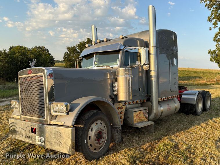 2002 Peterbilt 379 semi truck - FK3664