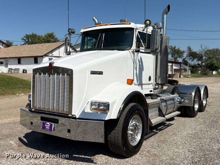 2006 Kenworth T800 semi truck - FK4155