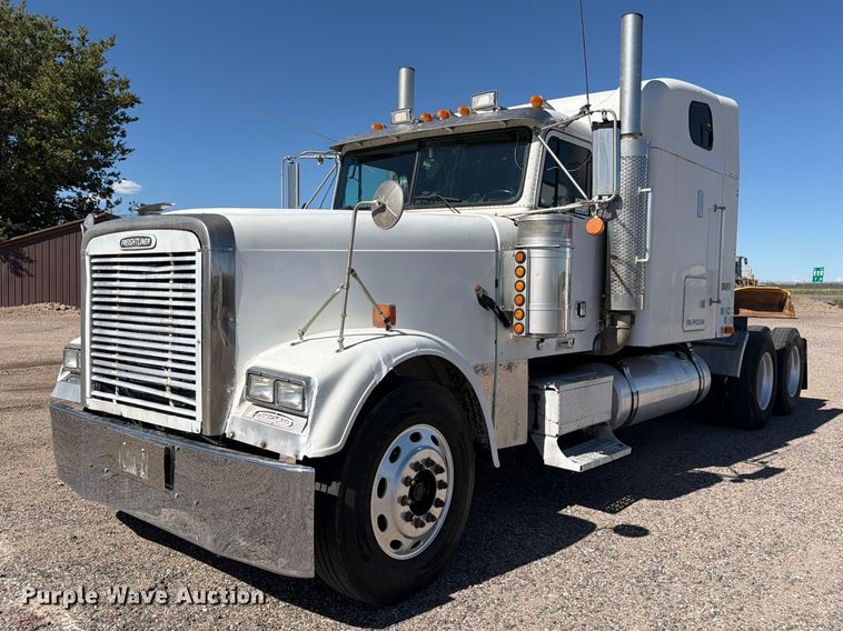 2001 Freightliner FLD semi truck - FM7642