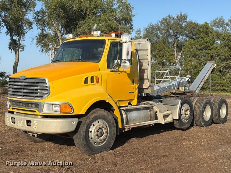 2003 Sterling L9500 semi truck - FP3075