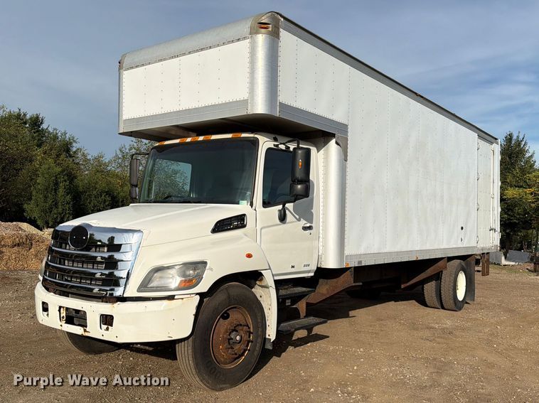 2012 Hino box truck - FT8014