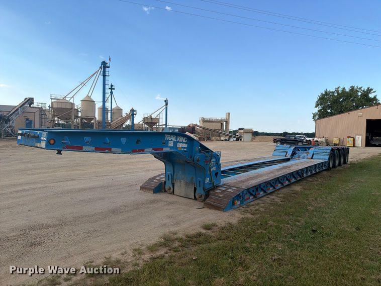 2016 Trail King Industries Advantage Plus lowboy equipment trailer - FT8015