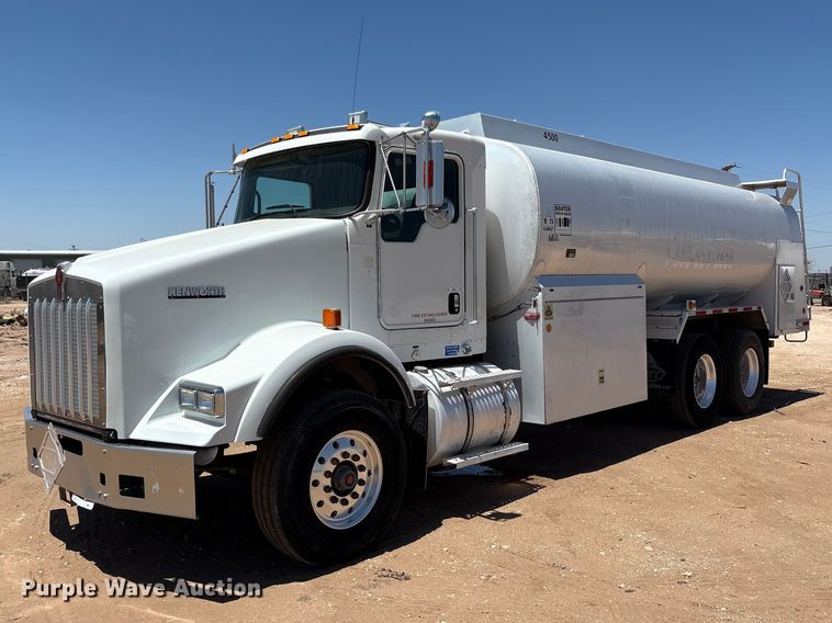 2018 Kenworth T800 fuel truck - JM9475