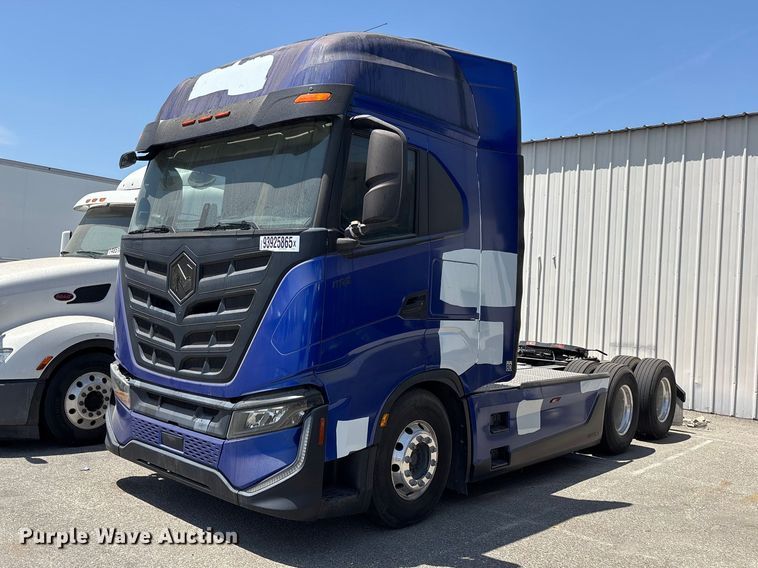 2022 Nikola TRE semi truck - YA1628