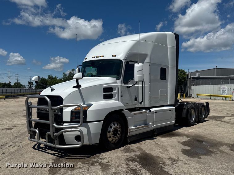 2023 Mack Anthem semi truck - YA3392