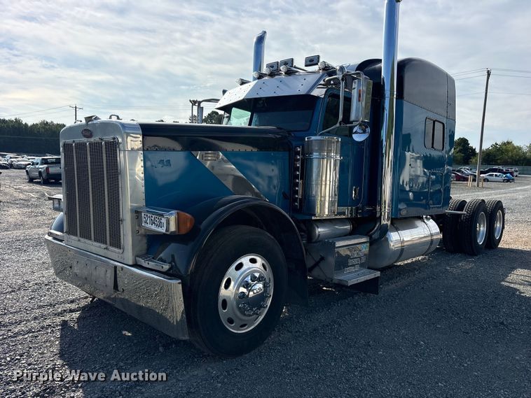 2006 Peterbilt 379 semi truck - YA3429