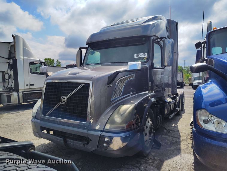 2016 Volvo VNL semi truck - YA3559