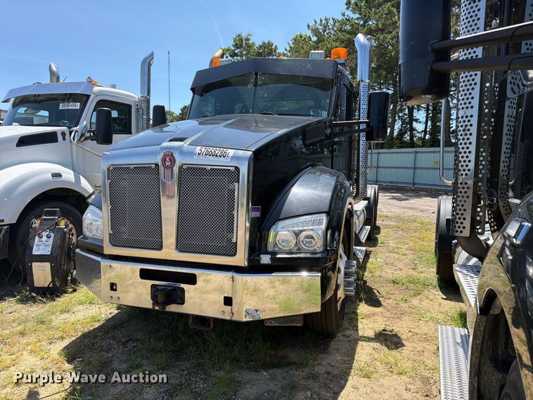 2019 Kenworth T880 semi truck - YA3906