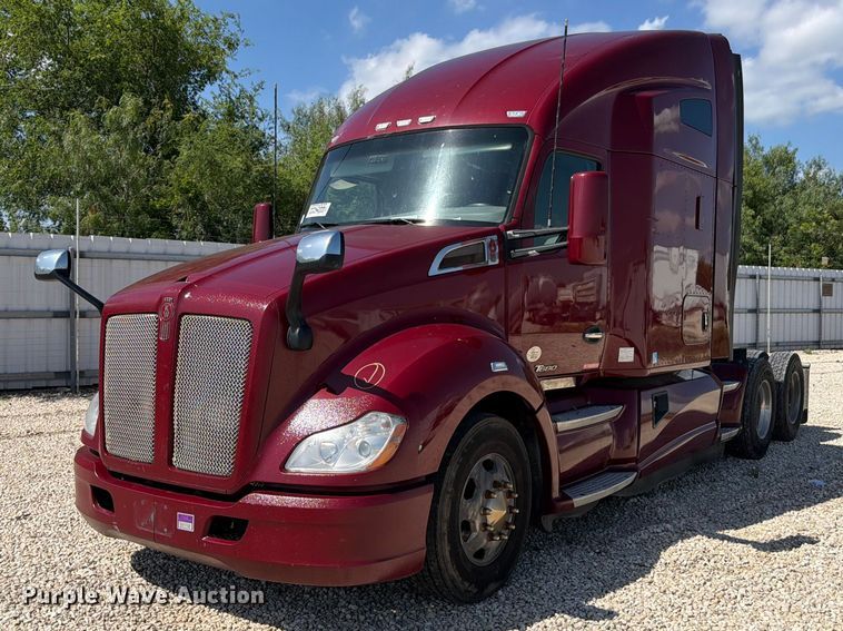 2019 Kenworth T680 semi truck - YA3982