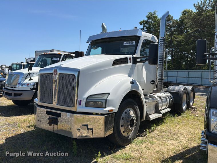 2018 Kenworth T880 semi truck - YA4066