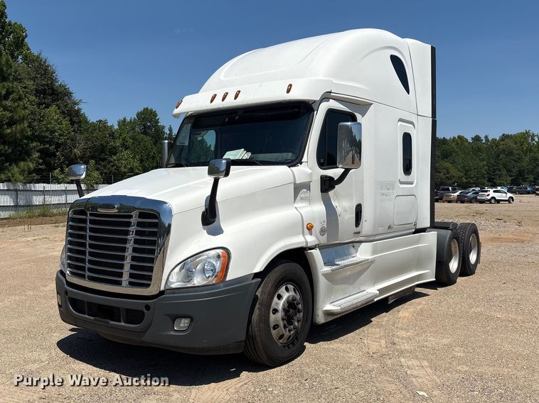 2019 Freightliner Cascadia 125 semi truck - YA4102