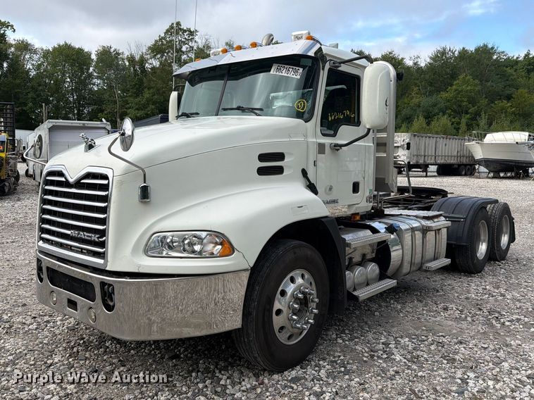 2017 Mack CXU613 semi truck - YA4747