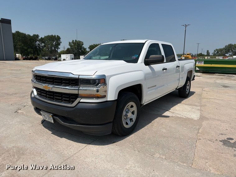 2018 Chevrolet Silverado 1500 Crew Cab pickup truck - DN6677