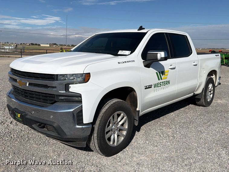 2020 Chevrolet Silverado 1500 Crew Cab pickup truck - DV8648