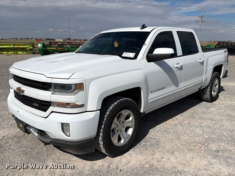 2016 Chevrolet Silverado 1500 Crew Cab pickup truck - DV8651
