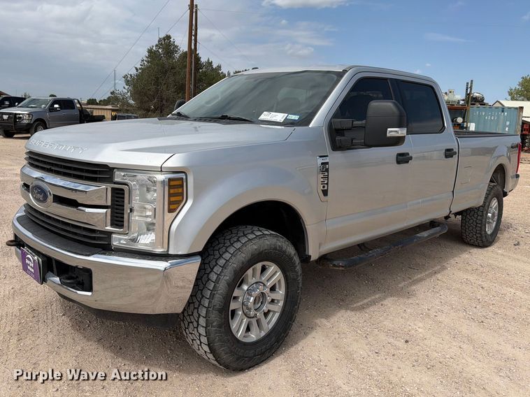 2019 Ford F250 Super Duty Crew Cab pickup truck - DV8657