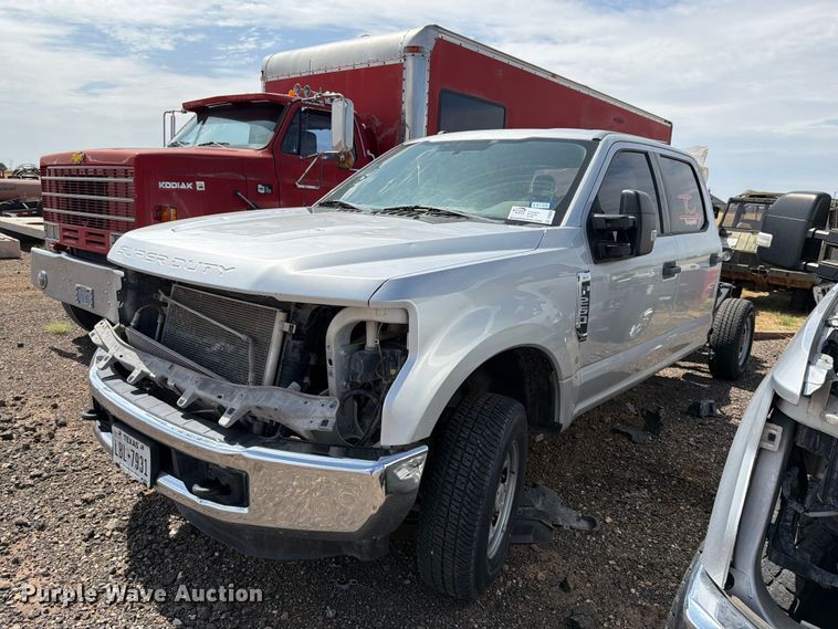 2017 Ford F250 Super Duty Crew Cab pickup truck - DV8658