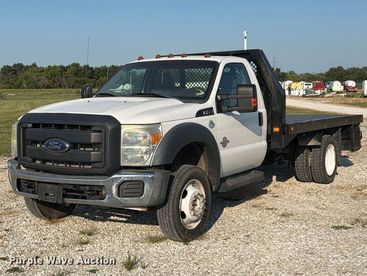 2015 Ford F550 Super Duty XL flatbed truck - DZ4719