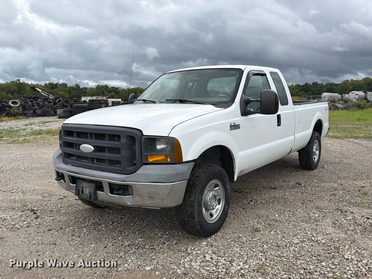 2005 Ford F250 Super Duty XL Ext. Cab pickup truck - DZ4787