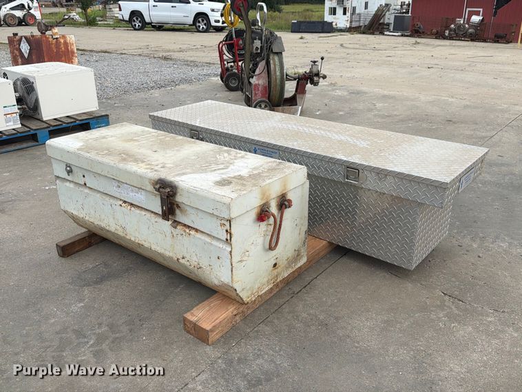 (2) toolboxes - DZ4806