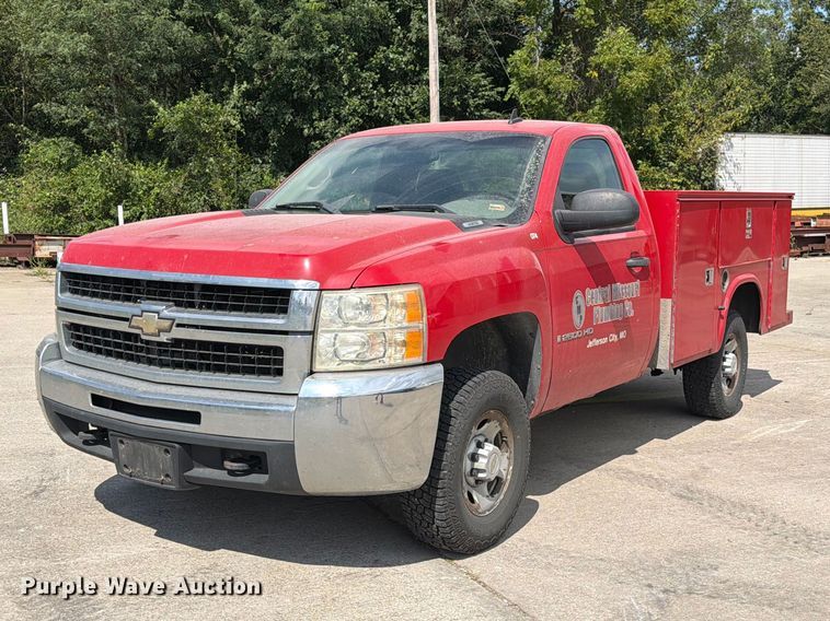 2007 Chevrolet Silverado 2500HD utility bed pickup truck - DZ4828