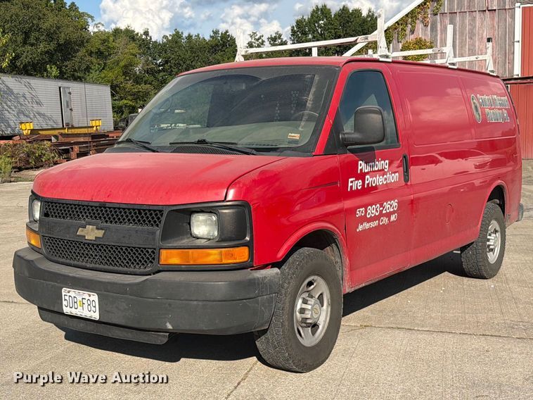 2011 Chevrolet Express 2500 van - DZ4835