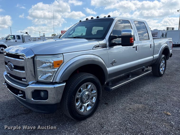 2014 Ford F350 Super Duty Crew Cab pickup truck - EG9203