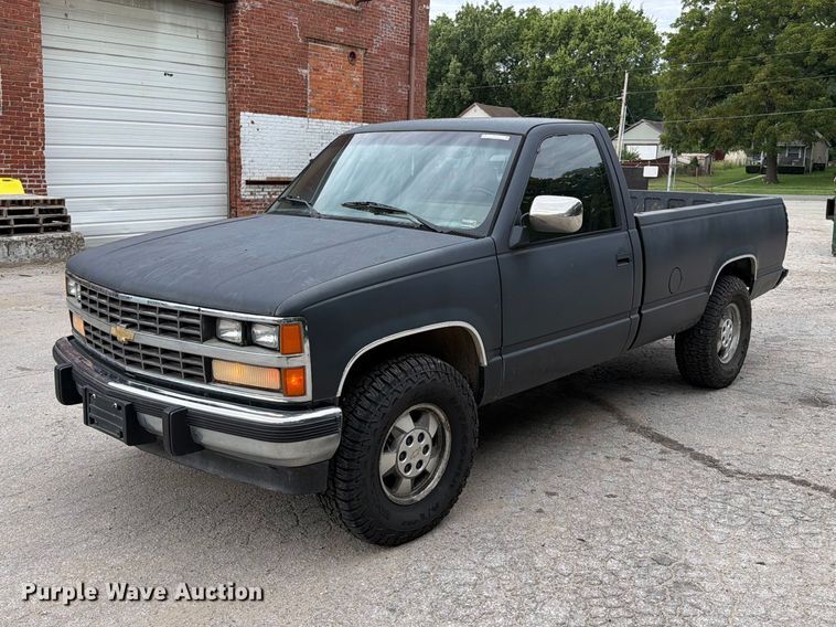 1988 Chevrolet K1500 pickup truck - EO8721