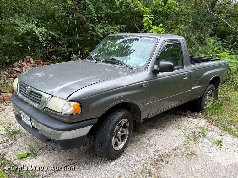 2000 Mazda B2500 pickup truck - EO8723