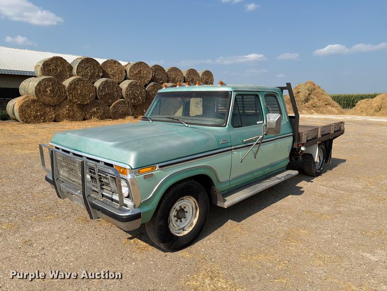 1977 Ford F250 Ranger Camper Special flatbed pickup truck - ER1899