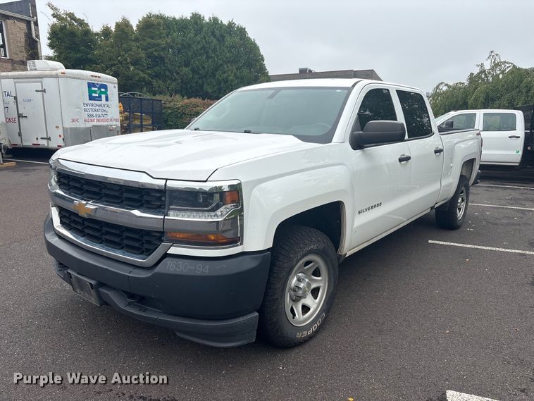 2016 Chevrolet Silverado 1500 Crew Cab pickup truck - ET8669
